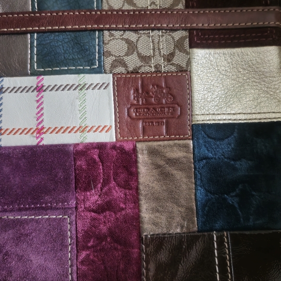 Coach Crossbody Holiday Edition #G0773-40929 Patchwork Signature Suede EUC new - Picture 4 of 9